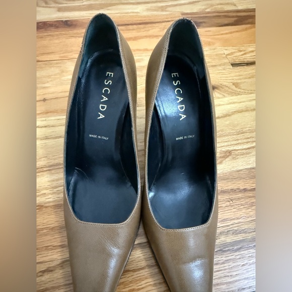 Vintage Escada Tan Leather Heels - Picture 5 of 12